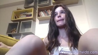 Hairy pussy girl loves wwwxz to shake on cam
