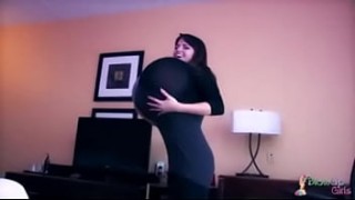 Big boobs vs. small boobs (Farrah vs. Stephanie Swift)