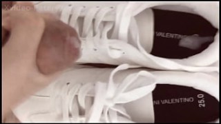 Fuck Friend&#039s momxx video white sneaker