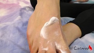 I play with my sexy feet, smear www sexocean them with cream