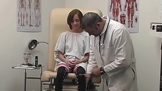 Unlicensed gyno doctor with slim babe Eliss Fire gyno fetish