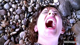 Myfirstpublic Mouth filling bobs xnxx with cum on the beach