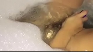 She came on vacation and immediately got a creampie in the bath