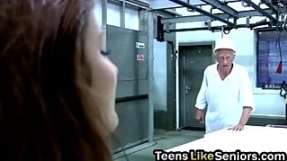 Old cook gets cock rode on by hot gandi harkat teen in kitchen