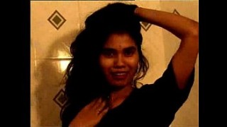 Mai chut kaise maarte hain - Hairy Indian Girl In Shower