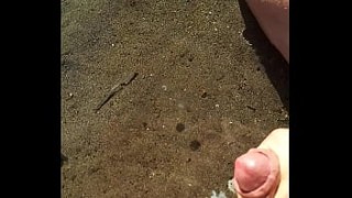 Biondina ninfomane scopata in culo nel bagno di un albergo