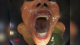 Dee Dee Lynn takes a cum load on her face