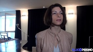 Sandrine, guide hot mum sexy video touristique fait visiter son cul