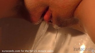 20yo maria using a xxxhr dildo to tiny orgasm and peeing